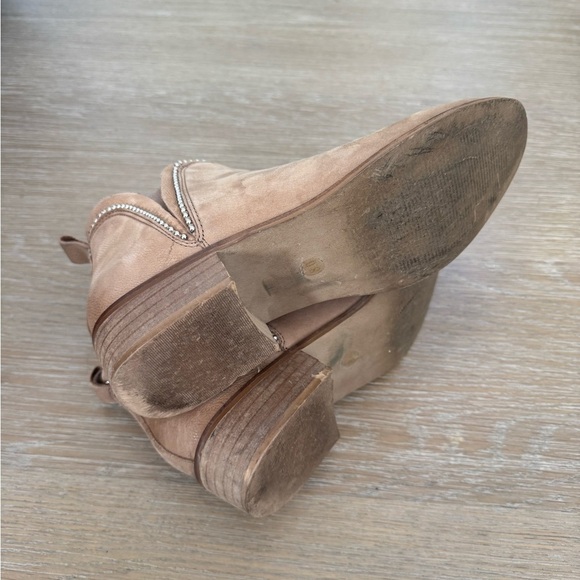 Steve Madden women’s Koto studded ankle booties boots beige brown leather size 8 - Picture 7 of 7